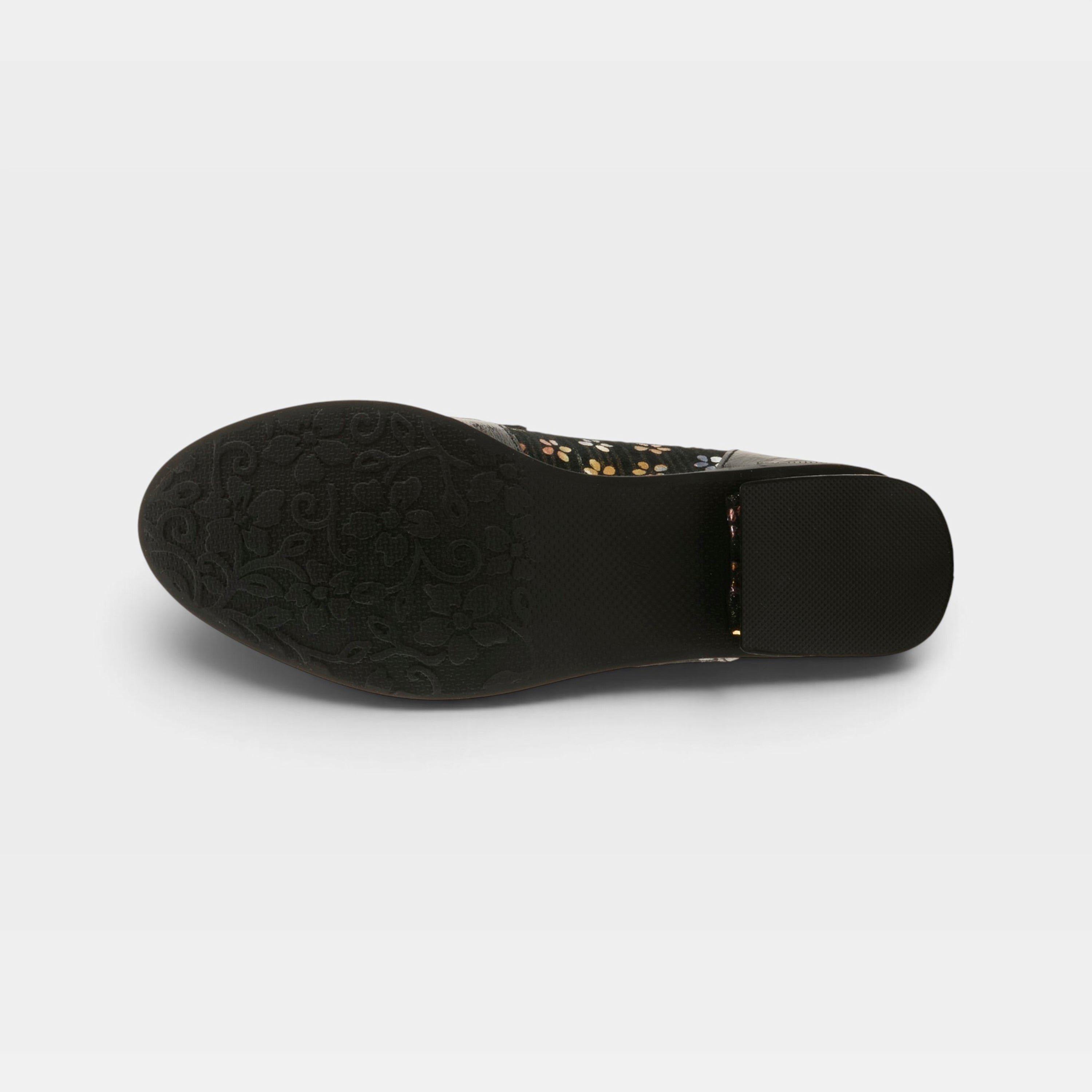 L'Artiste Shinyshoes shoes in Black Patent, outsole view