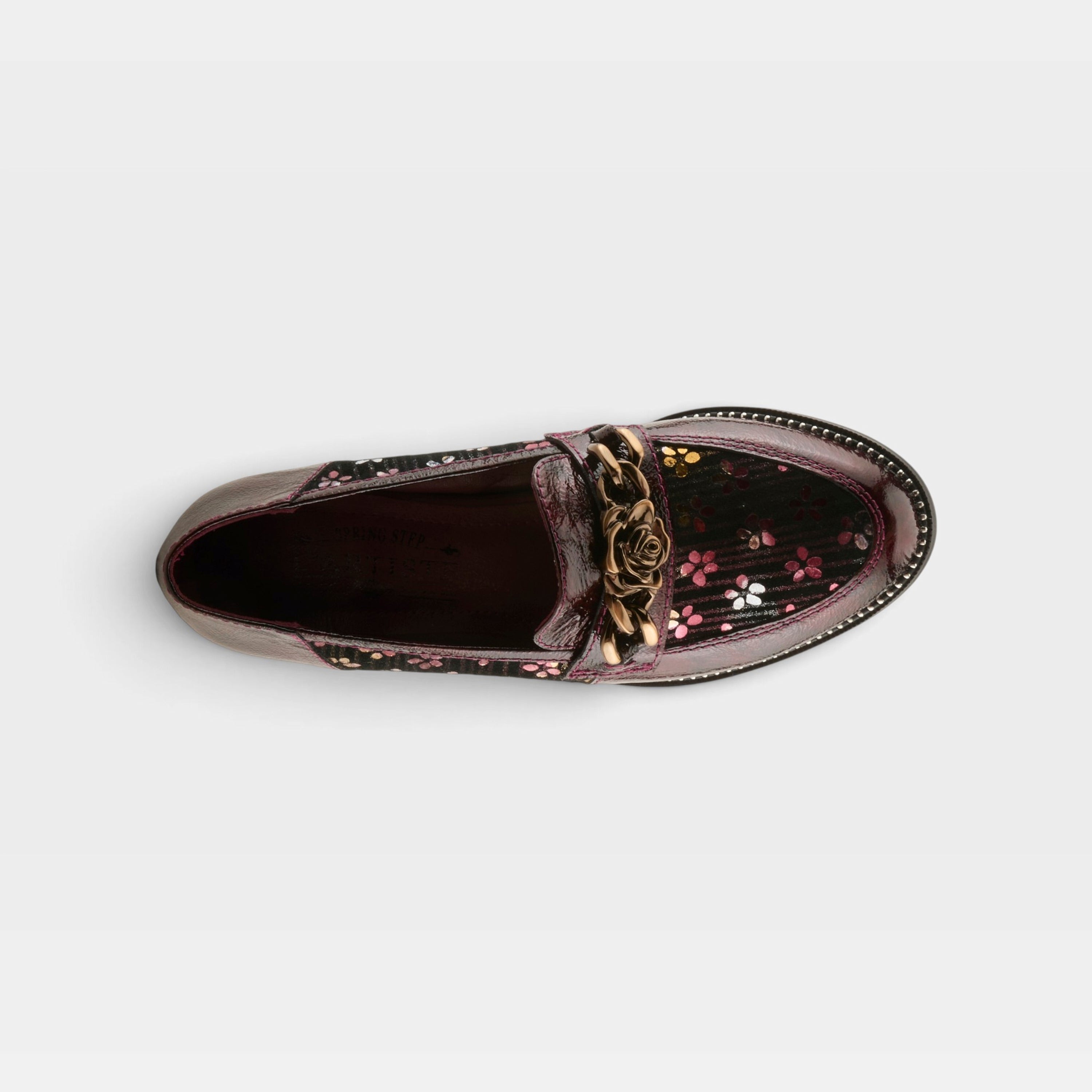 L'Artiste Shinyshoes shoes in Bordeaux Patent, top view