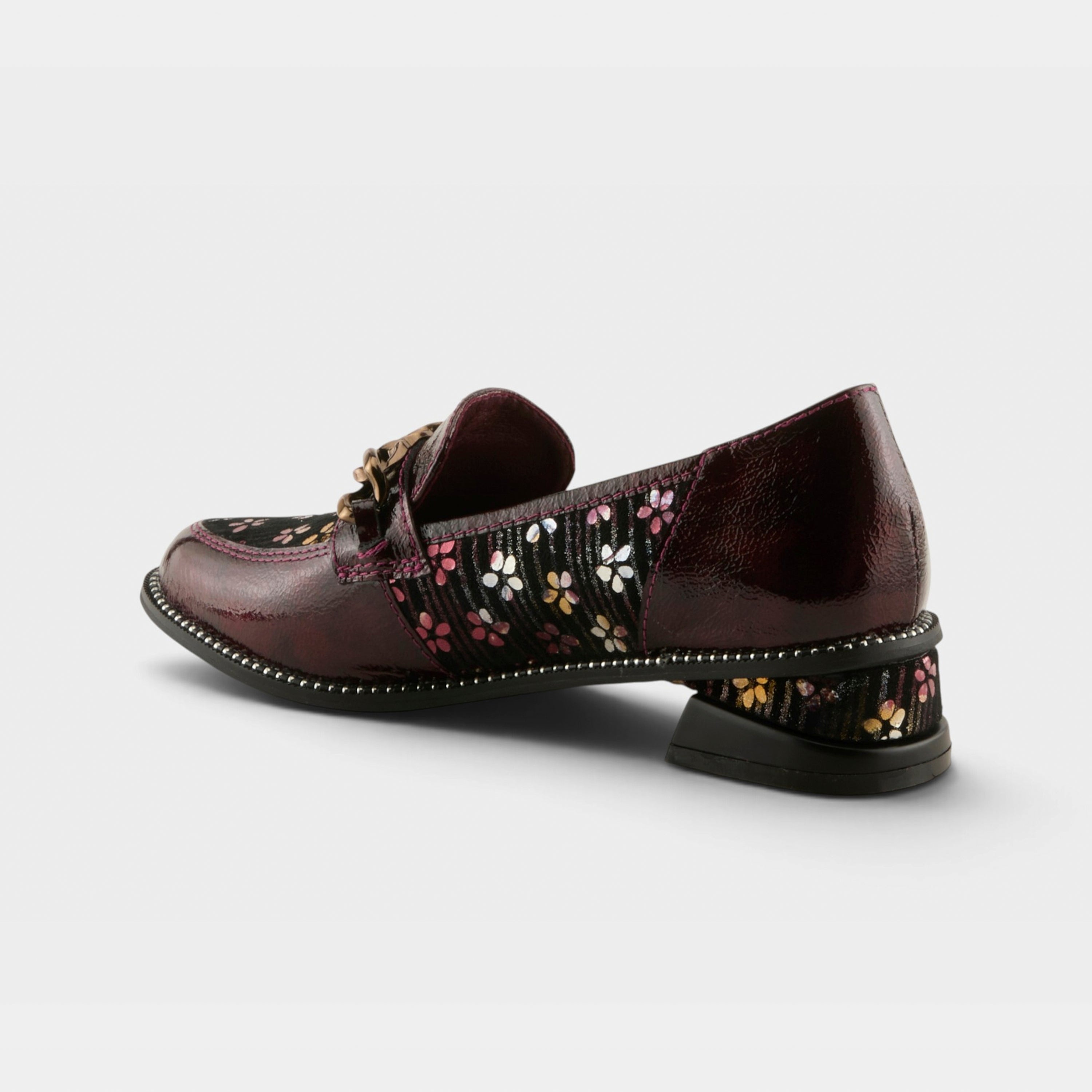 L'Artiste Shinyshoes shoes in Bordeaux Patent, alternate angle view