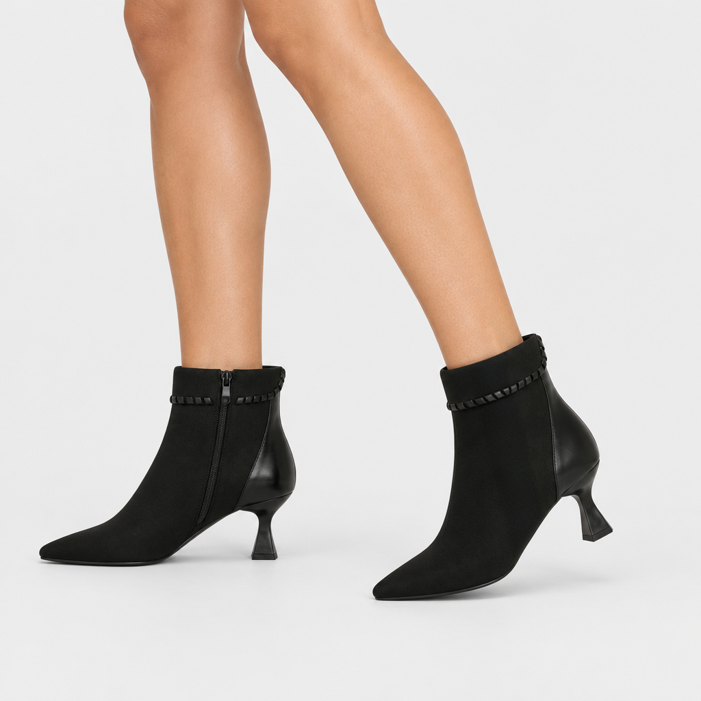 Azura – Sidesaddle – Black – Boot - on-foot view