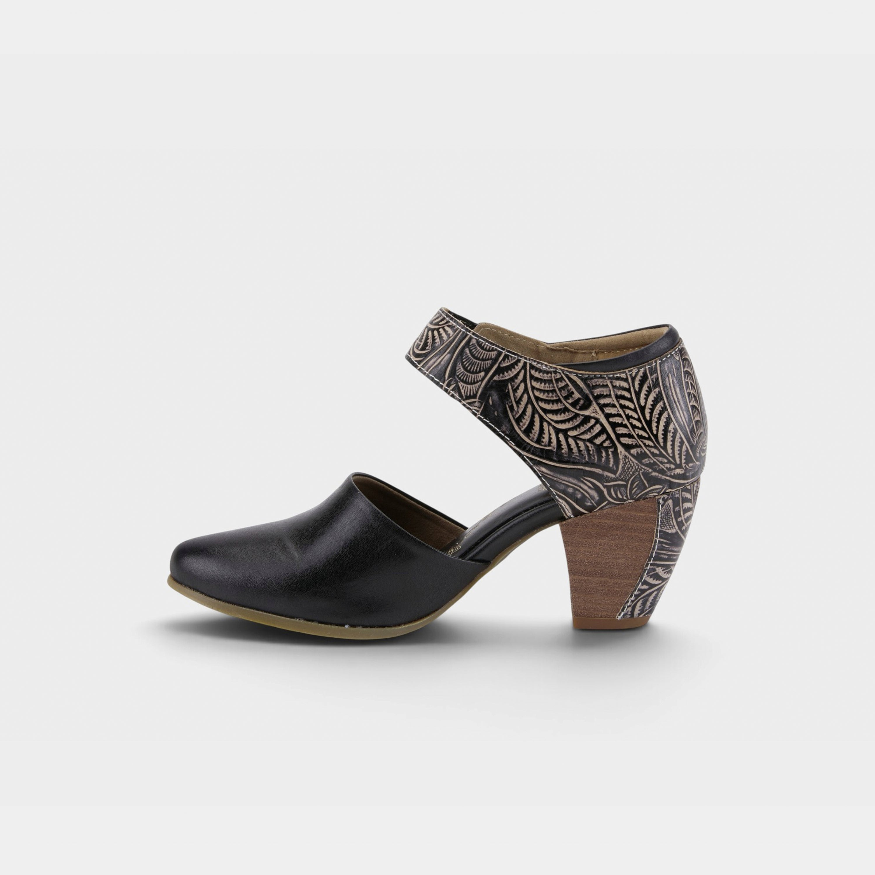 L'Artiste Toolie shoes in Black, side view