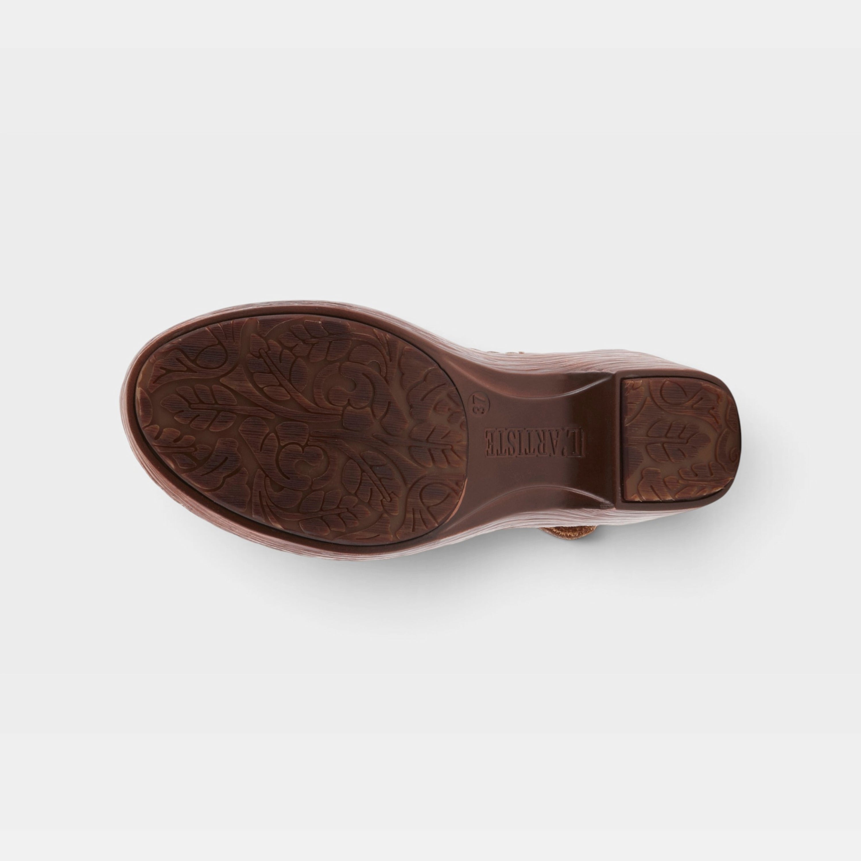 L'Artiste Veesome shoes in Camel Multi, outsole view