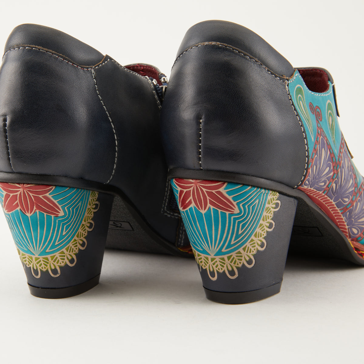 L'Artiste L'ARTISTE ZAMI SHOES shoe in red with handcrafted leather design
