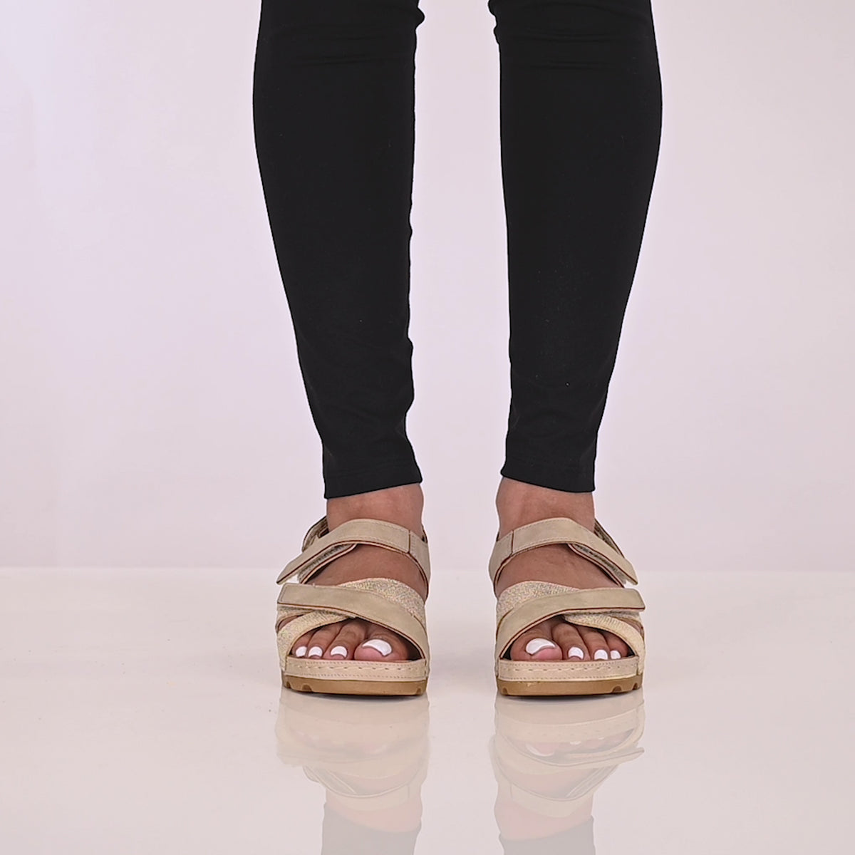 Flexus FLEXUS ORWELL SANDALS sandal in soft gold with flexible sole