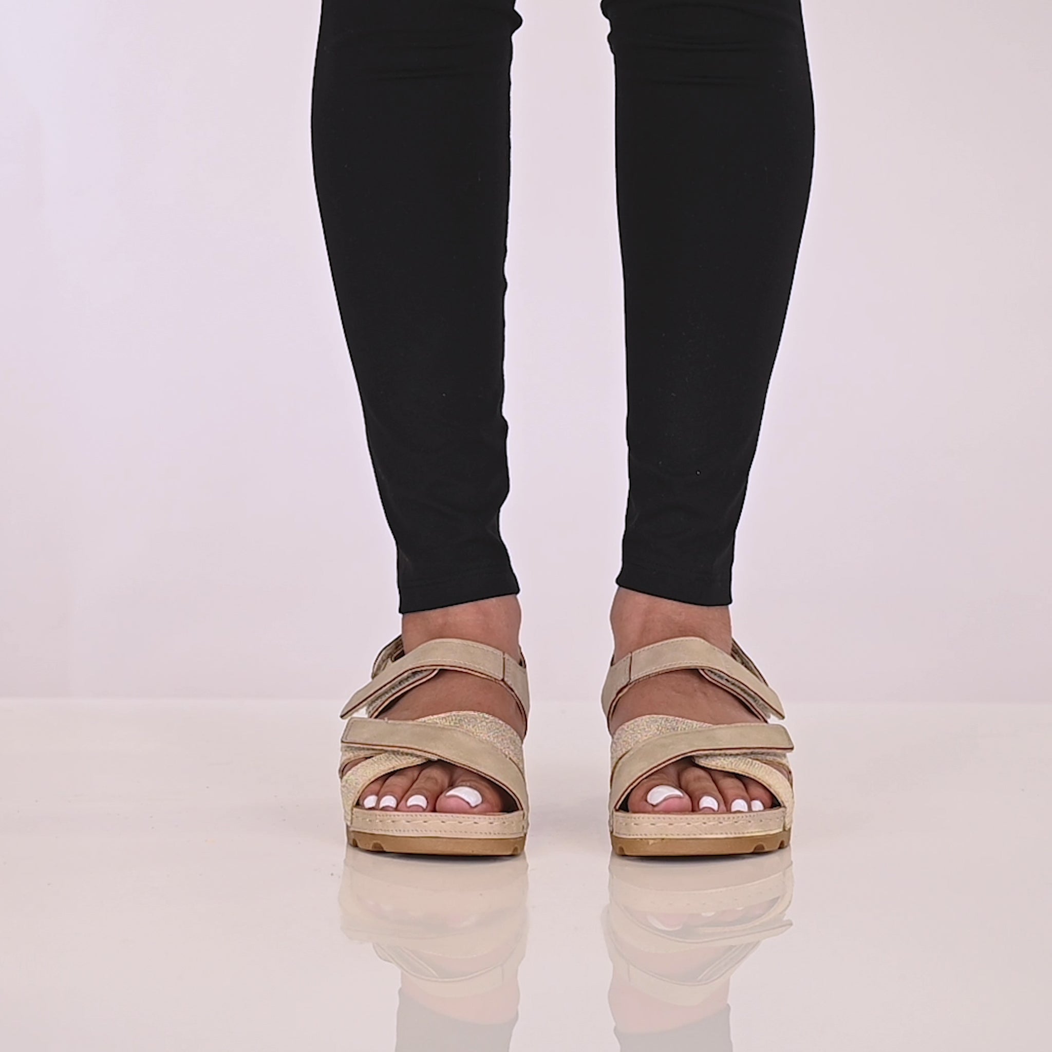 Flexus FLEXUS ORWELL SANDALS sandal in soft gold with flexible sole