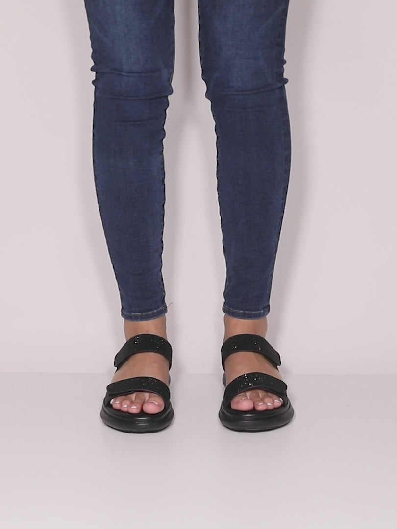 Flexible sandals outlet
