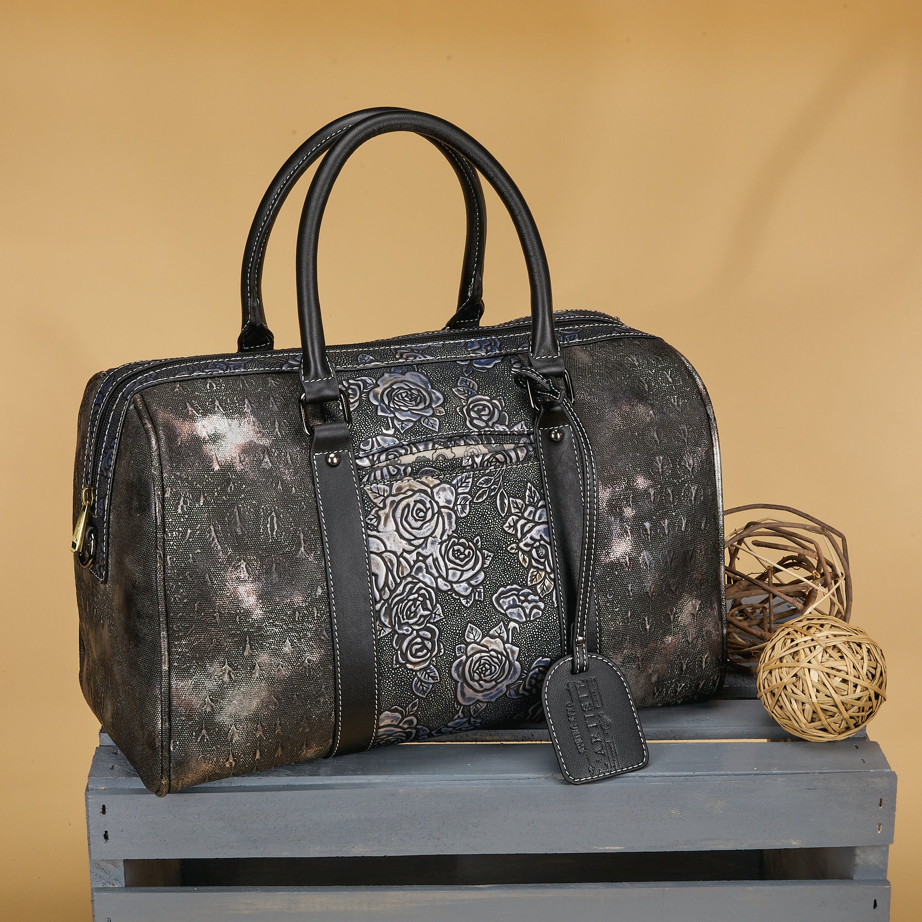 L'Artiste L'ARTISTE HB-SASCHENU HANDBAG shoe with handcrafted leather design