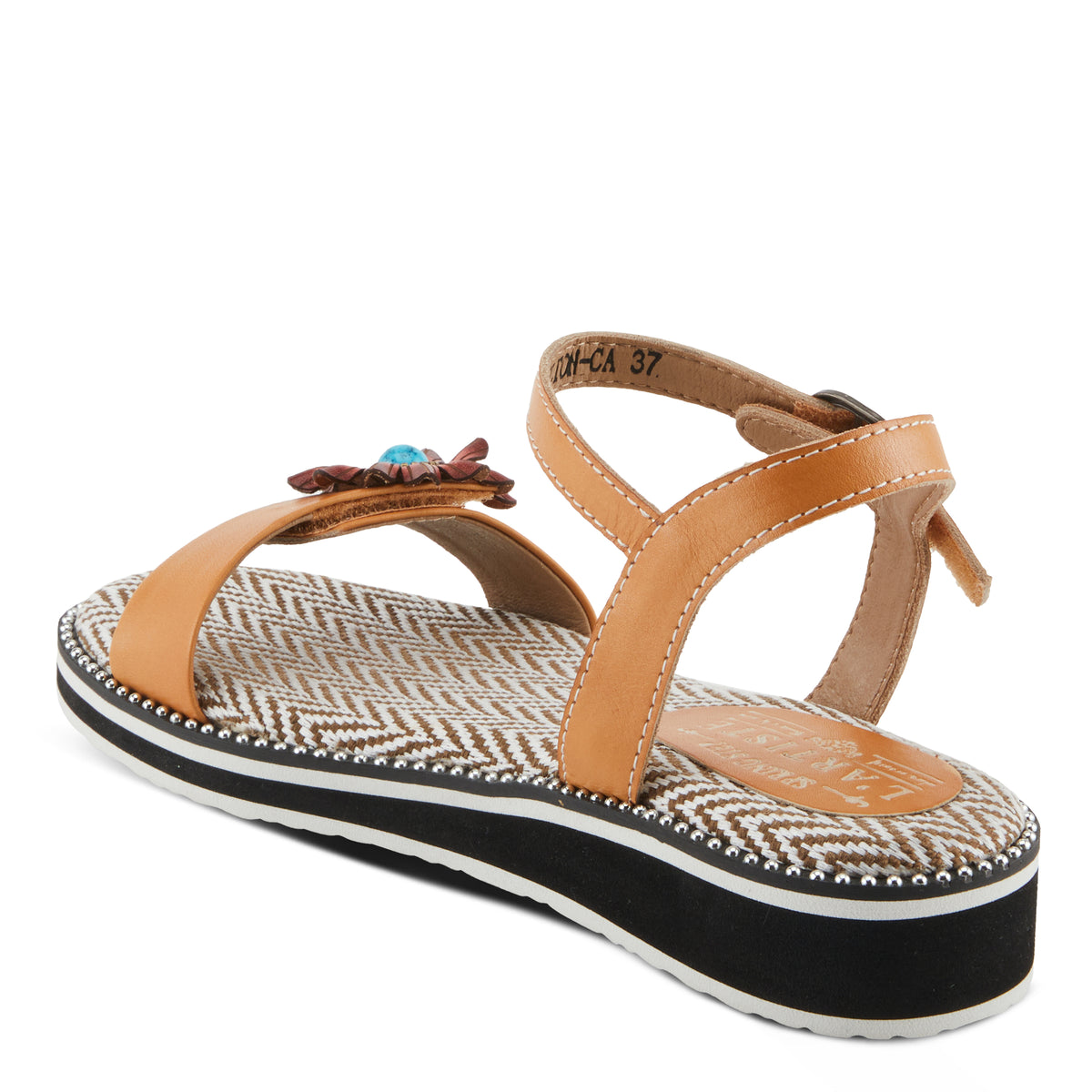 L'Artiste L'ARTISTE TILTON SANDALS sandal in camel with handcrafted leather design
