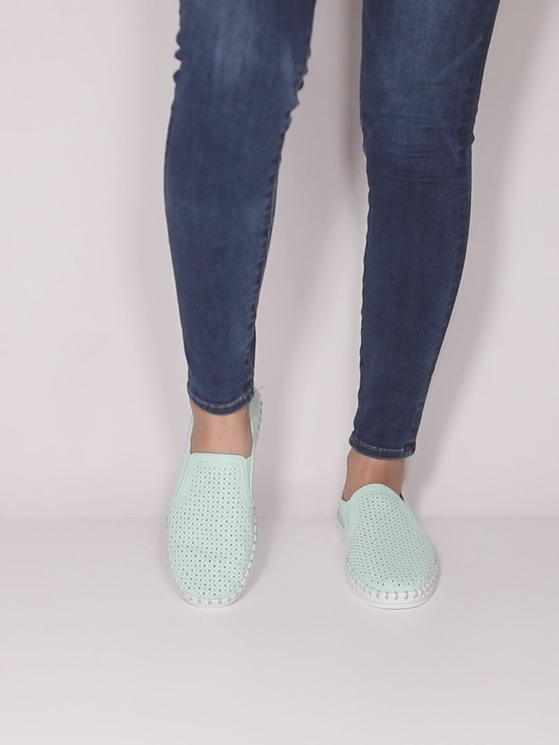 MINT GREEN