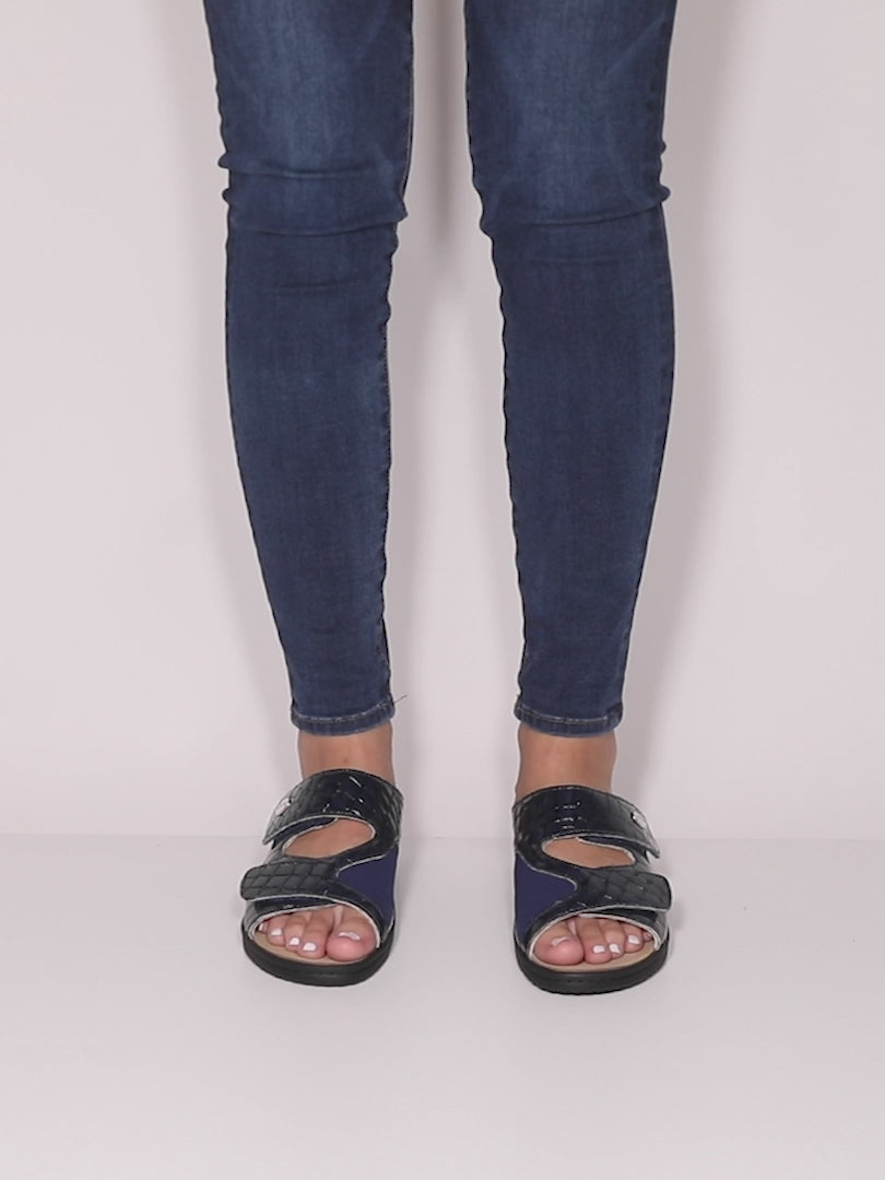 Flexus FLEXUS ALMERIA SLIDE SANDAL sandal in navy patent with flexible sole